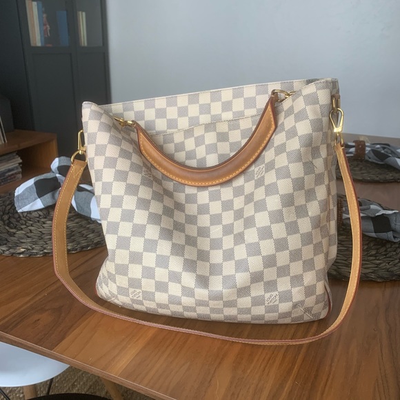 Louis Vuitton Handbags - AUTHENTIC Louis Vuitton shoulder bag
